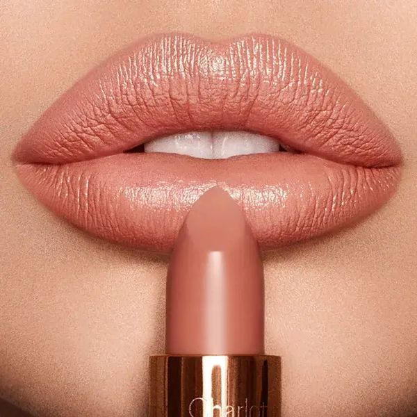 Помада для губ із сатиновим фінішем Charlotte Tilbury K.I.S.S.I.N.G Hydrating Lipstick Bitch Perfect 3.5г c11-b4a фото