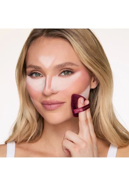 Рассыпчатая пудра для фиксации макияжа Charlotte Tilbury Airbrush Flawless Blur, оттенок Translucent Fair-Medium, 15 г 227-b06 фото